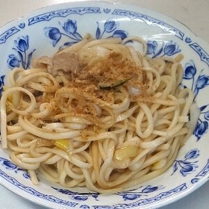 うどん弁当にちょい足し､キャベツたっぷり焼きうどん